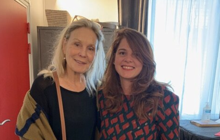 Ihr erstes Buch war 'Rosenresli' von Johanna Spyri und das erste Theater-Stück, das sie im Theater sah, war Heidi: Marthe Keller, mit Anita Hugi bei der Sprachaufnahme für Heidis Alptraum in Paris.